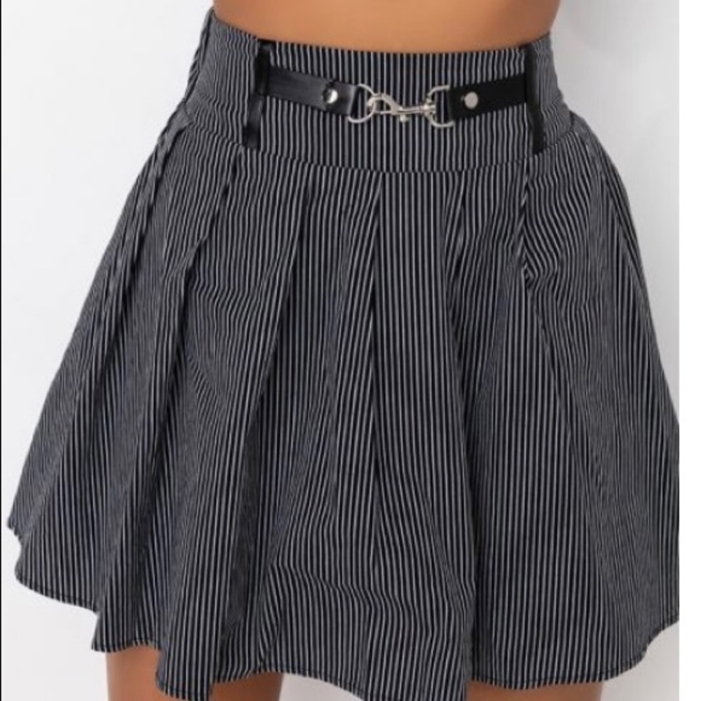 Pleated skirt